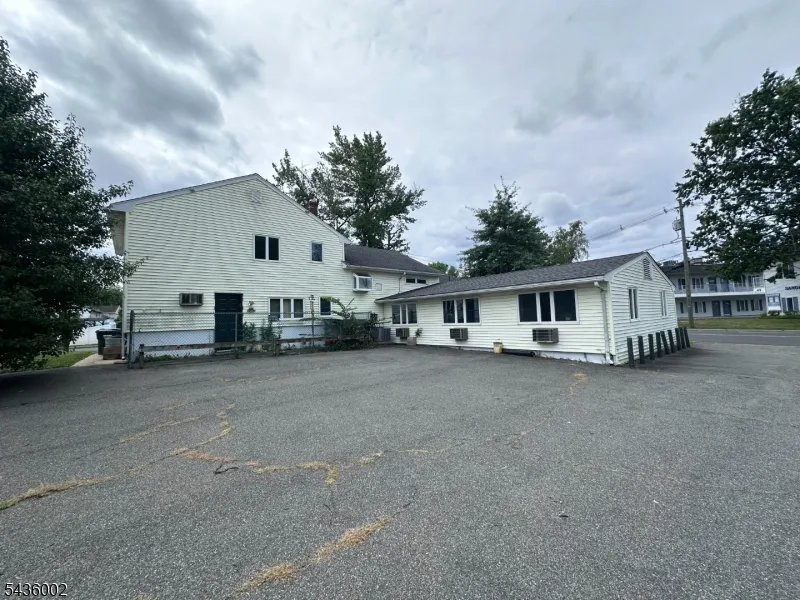 6 Grand St Clark, NJ 07066