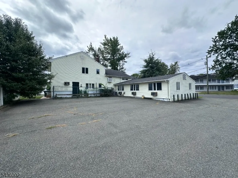 6 Grand St Clark, NJ 07066