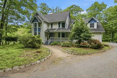 4 Meadow Oak Dr