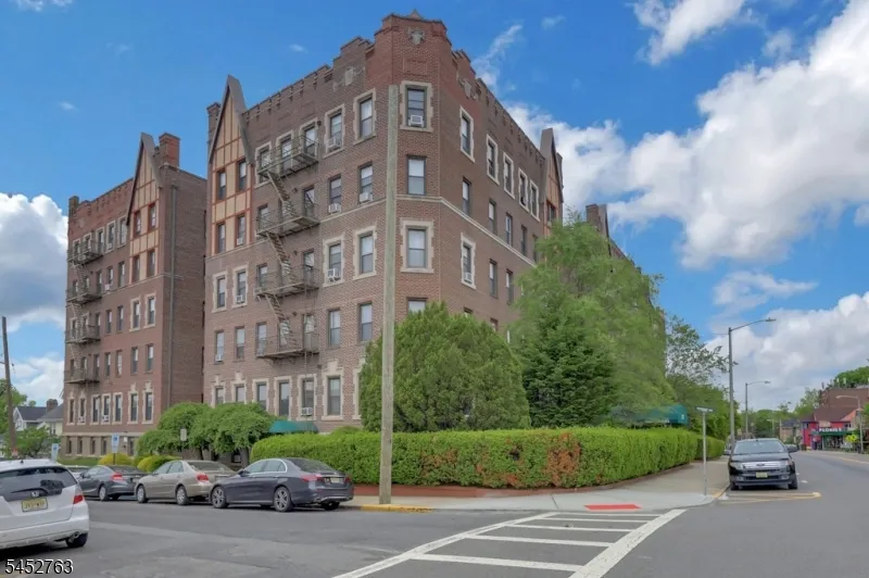 755 Anderson Ave Cliffside Park, NJ 07010