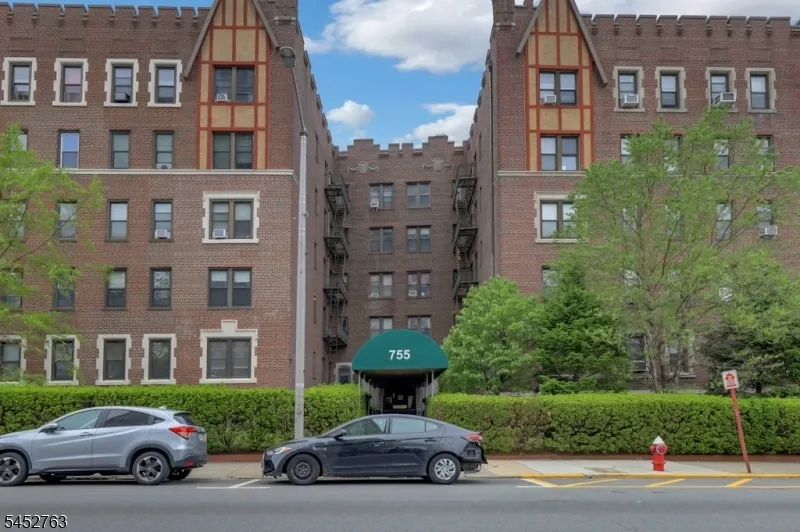 755 Anderson Ave Cliffside Park, NJ 07010