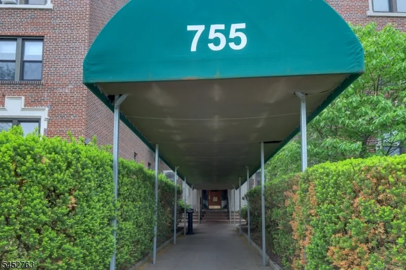755 Anderson Ave Cliffside Park, NJ 07010