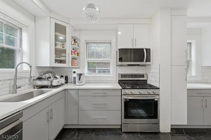 285 W Hudson Ave Englewood City, NJ 07631