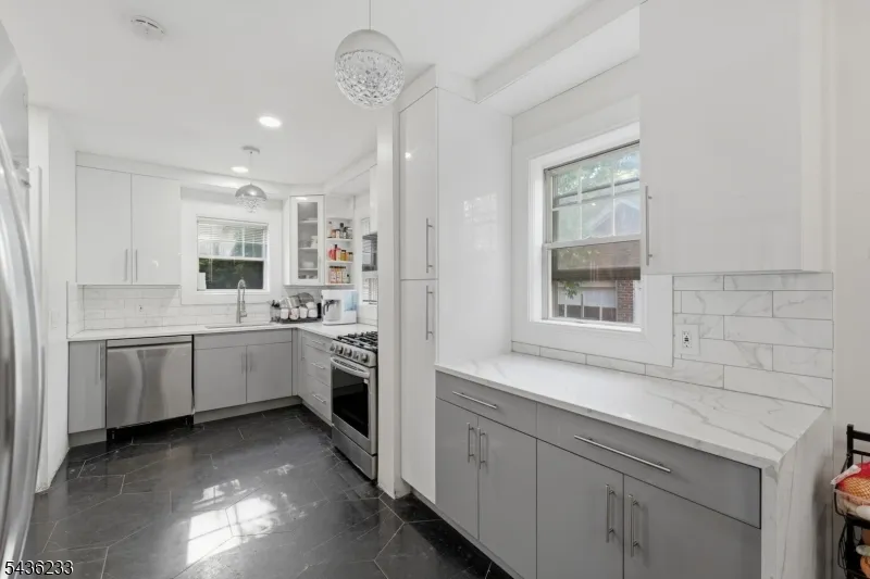 285 W Hudson Ave Englewood City, NJ 07631