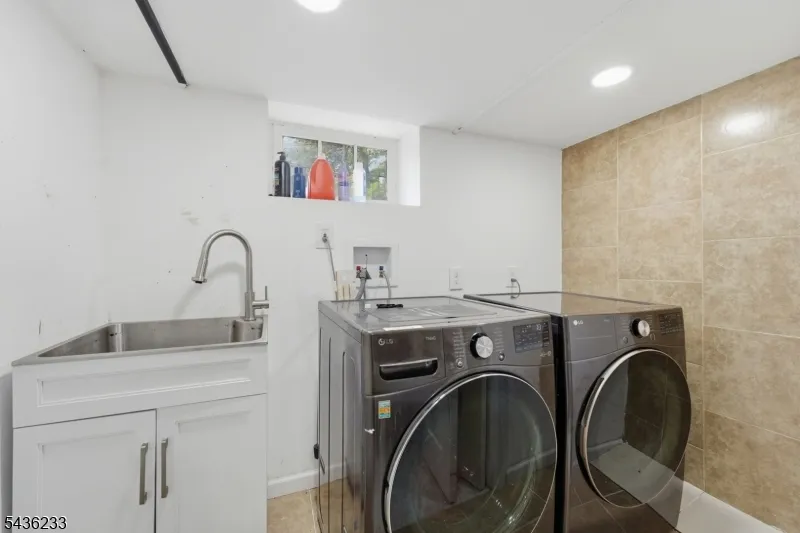 285 W Hudson Ave Englewood City, NJ 07631