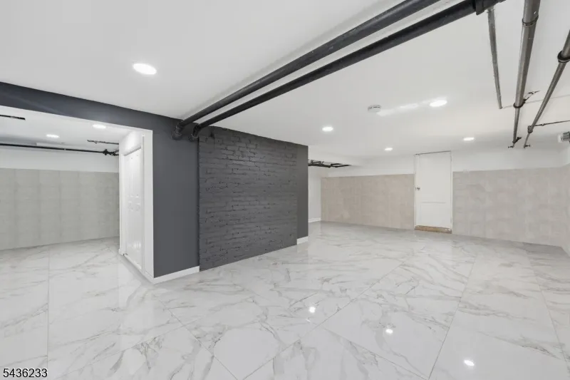 285 W Hudson Ave Englewood City, NJ 07631