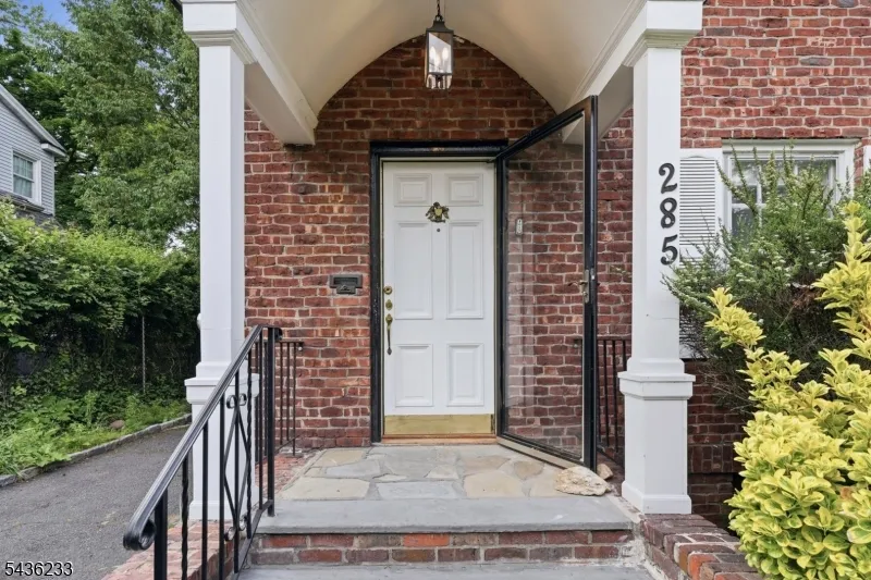 285 W Hudson Ave Englewood City, NJ 07631