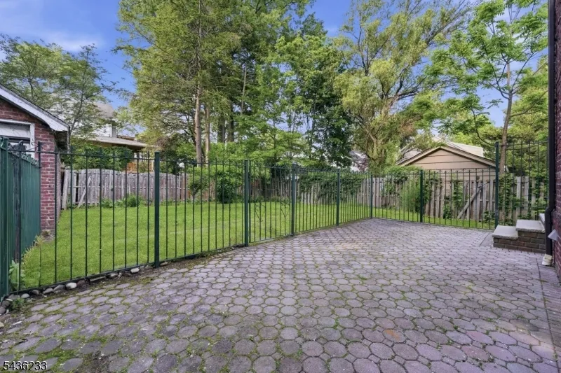 285 W Hudson Ave Englewood City, NJ 07631