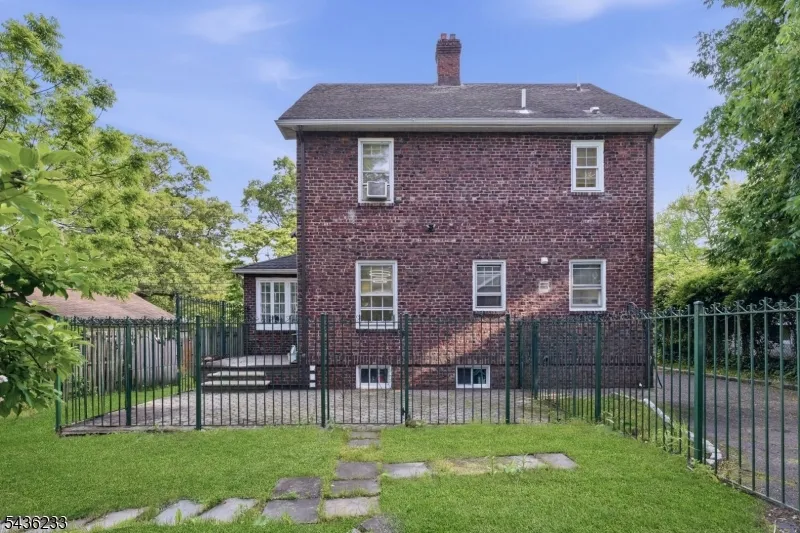 285 W Hudson Ave Englewood City, NJ 07631