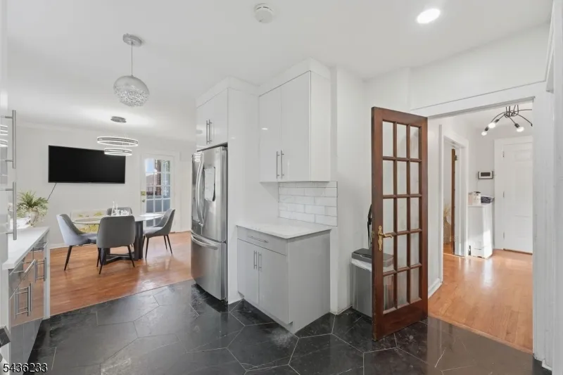 285 W Hudson Ave Englewood City, NJ 07631