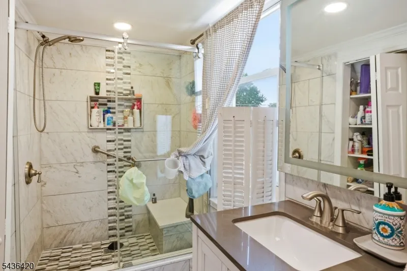 33 Pulaski Pl Hackensack City, NJ 07601