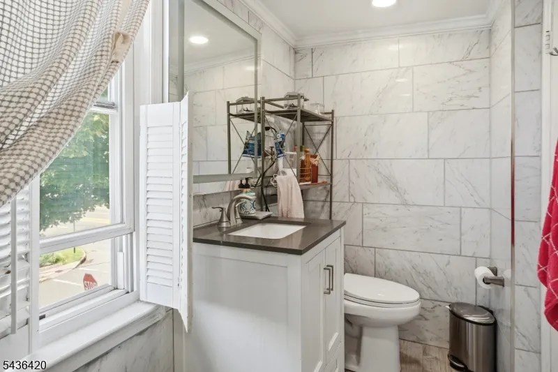 33 Pulaski Pl Hackensack City, NJ 07601