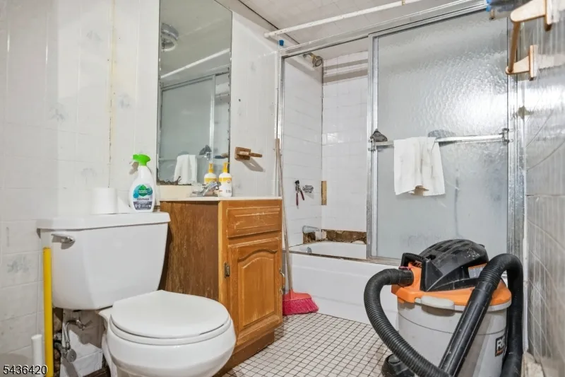 33 Pulaski Pl Hackensack City, NJ 07601