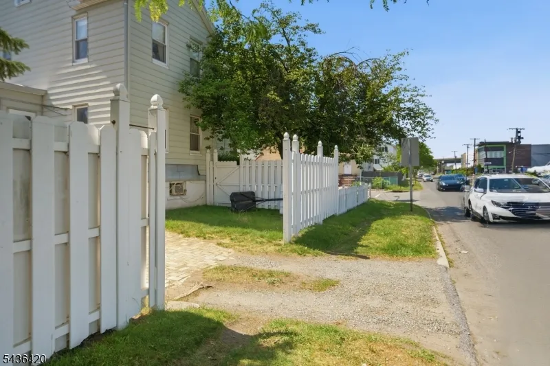 33 Pulaski Pl Hackensack City, NJ 07601