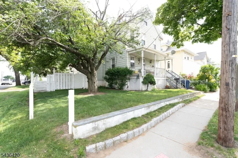 33 Pulaski Pl Hackensack City, NJ 07601