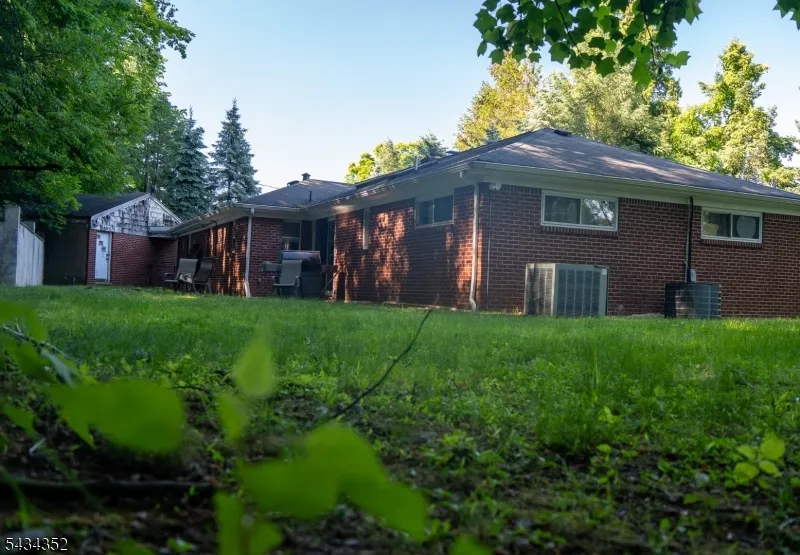 45 Peters Ln North Haledon, NJ 07508