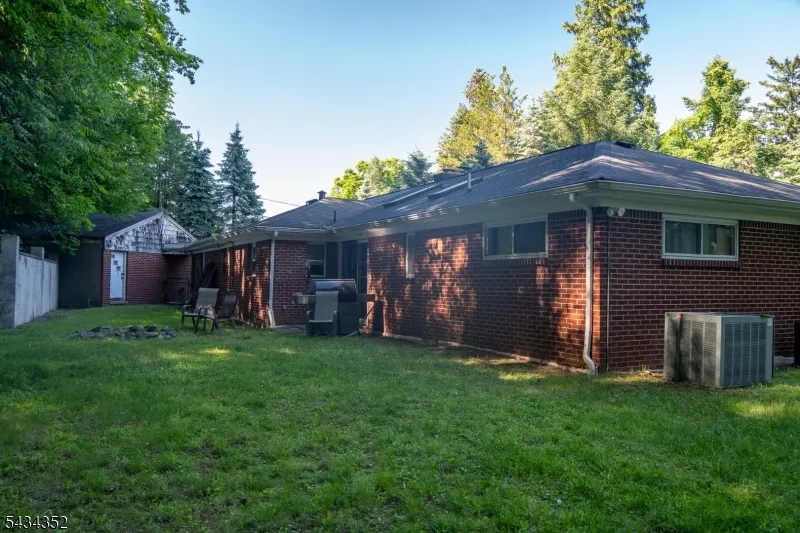 45 Peters Ln North Haledon, NJ 07508