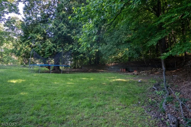 45 Peters Ln North Haledon, NJ 07508