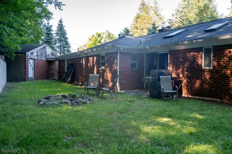 45 Peters Ln North Haledon, NJ 07508
