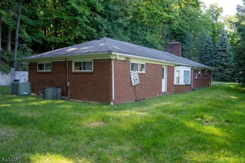45 Peters Ln North Haledon, NJ 07508