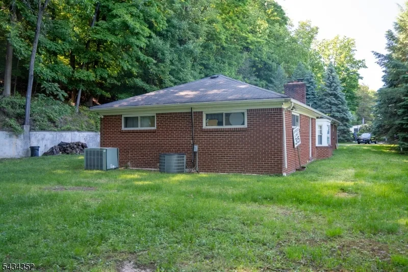 45 Peters Ln North Haledon, NJ 07508
