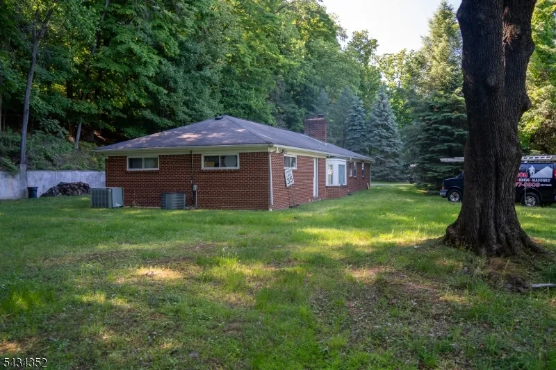 45 Peters Ln North Haledon, NJ 07508