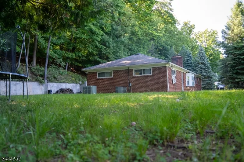 45 Peters Ln North Haledon, NJ 07508