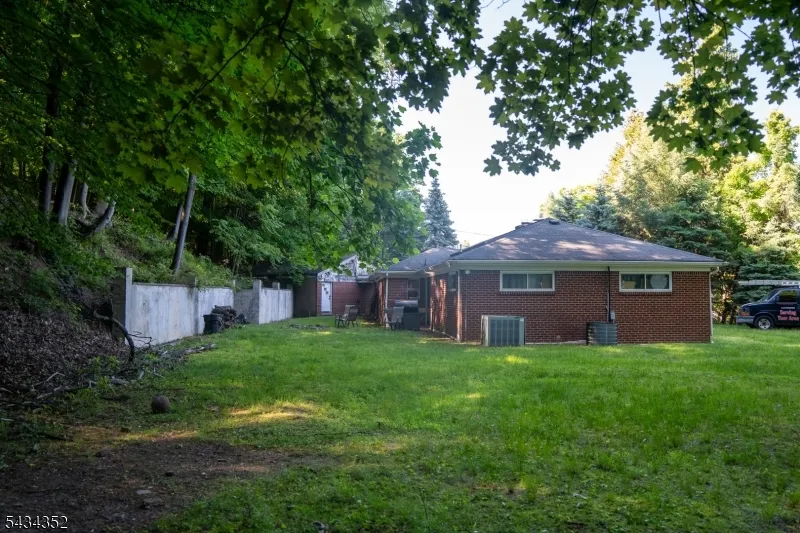 45 Peters Ln North Haledon, NJ 07508