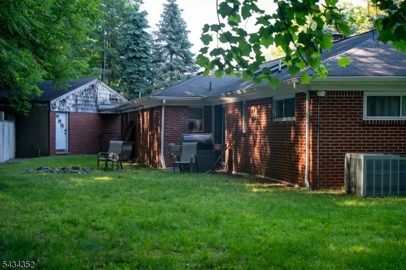45 Peters Ln North Haledon, NJ 07508