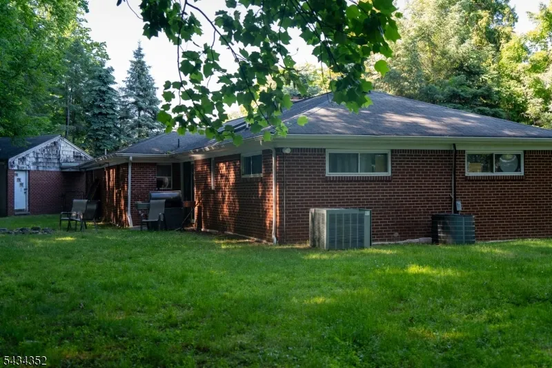 45 Peters Ln North Haledon, NJ 07508