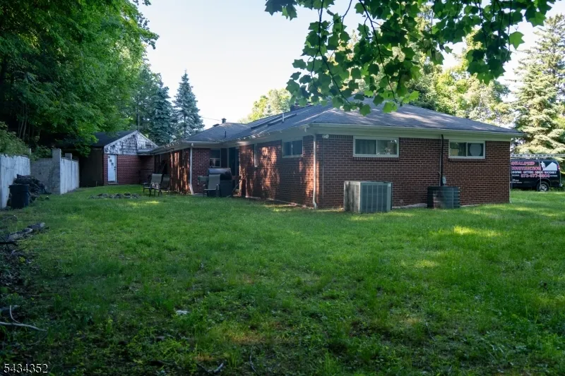 45 Peters Ln North Haledon, NJ 07508