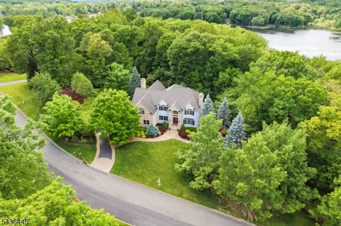 4 Windemere Way