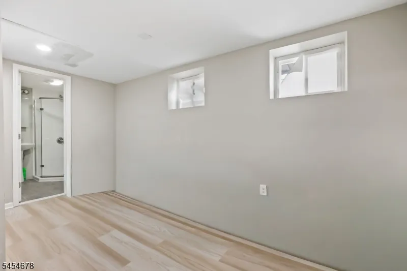 170 Hillside Ter Irvington, NJ 07111