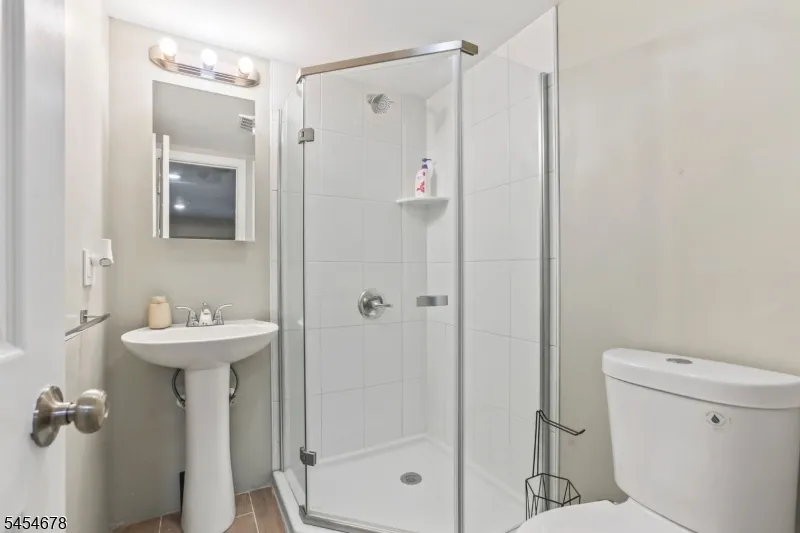 170 Hillside Ter Irvington, NJ 07111