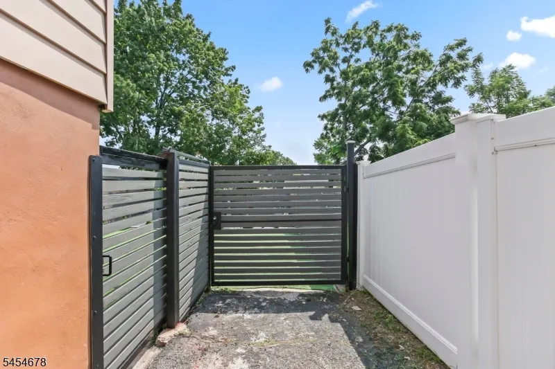 170 Hillside Ter Irvington, NJ 07111
