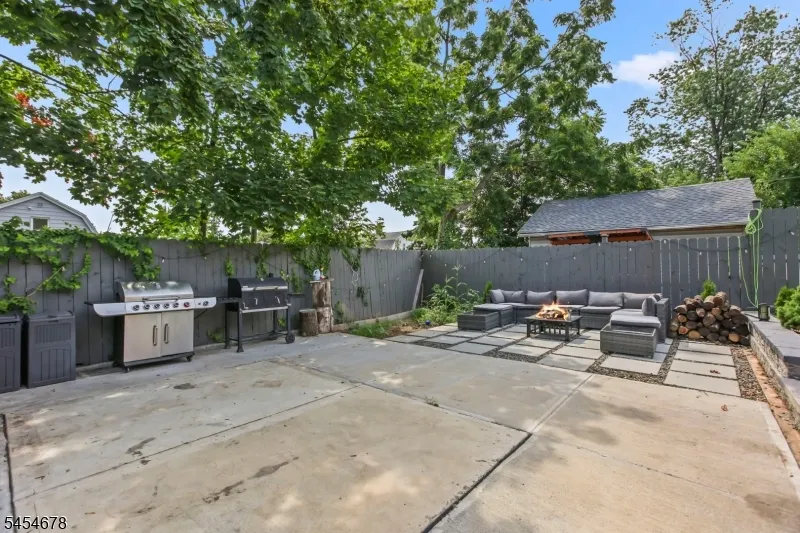 170 Hillside Ter Irvington, NJ 07111