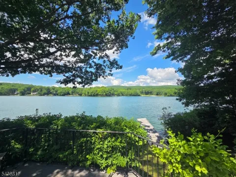 40 E Shore Dr