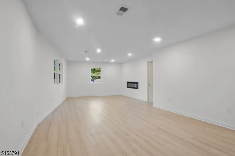 11 Mark Ter West Milford, NJ 07435