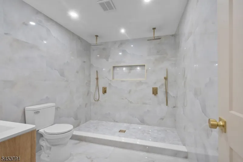 11 Mark Ter West Milford, NJ 07435