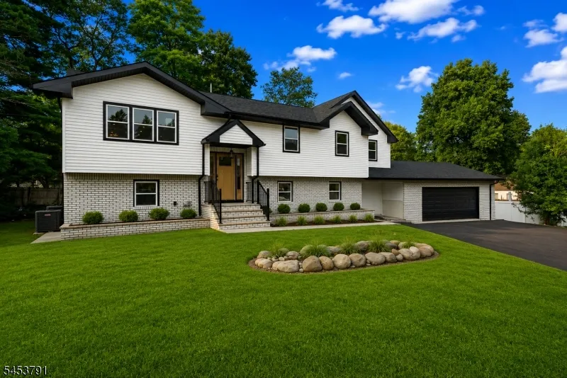 11 Mark Ter West Milford, NJ 07435