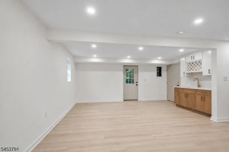 11 Mark Ter West Milford, NJ 07435