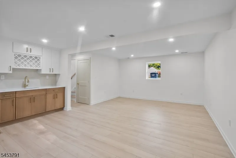 11 Mark Ter West Milford, NJ 07435