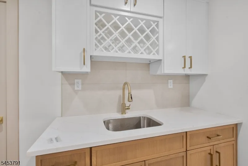 11 Mark Ter West Milford, NJ 07435