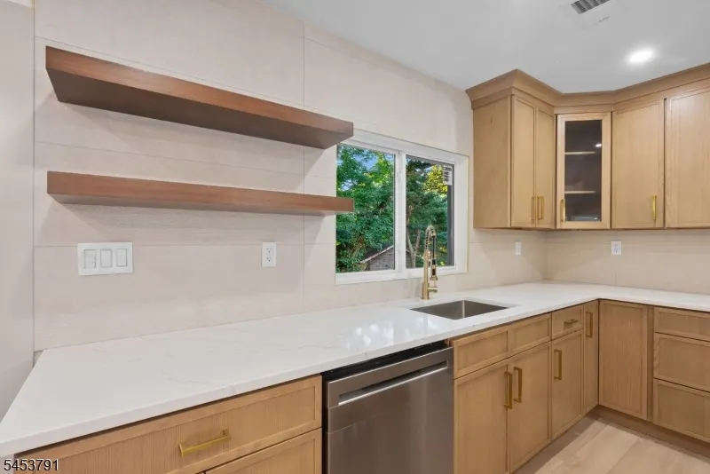 11 Mark Ter West Milford, NJ 07435