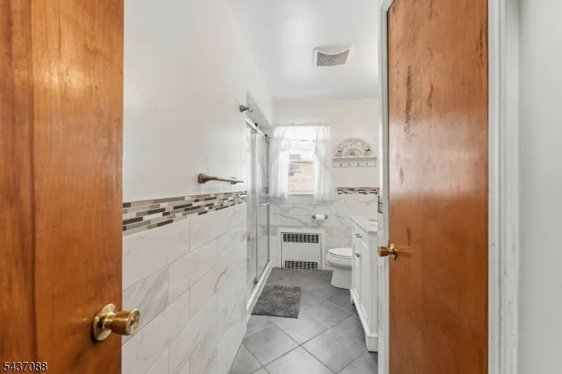 72 Clarendon Pl Hackensack City, NJ 07601