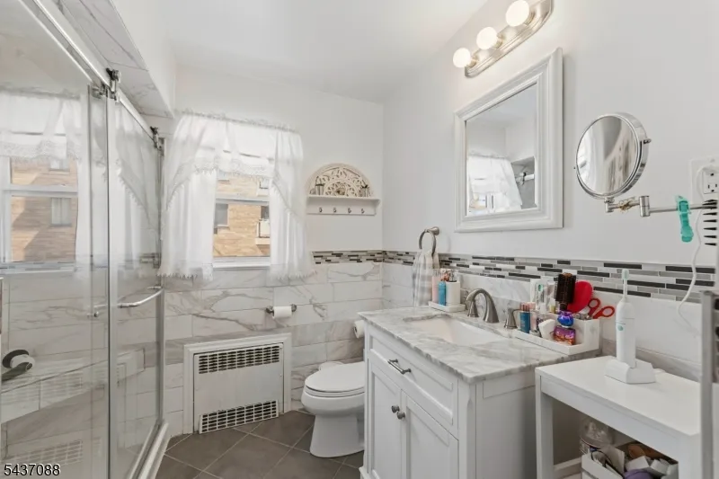 72 Clarendon Pl Hackensack City, NJ 07601