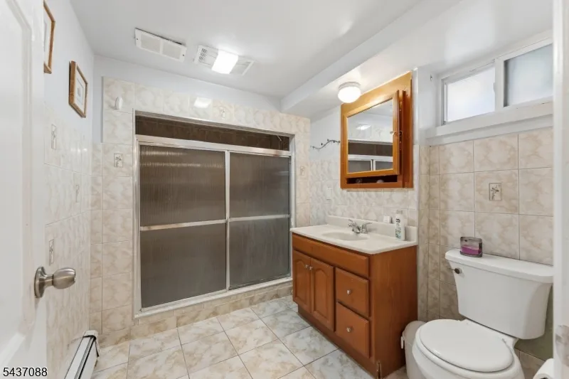 72 Clarendon Pl Hackensack City, NJ 07601