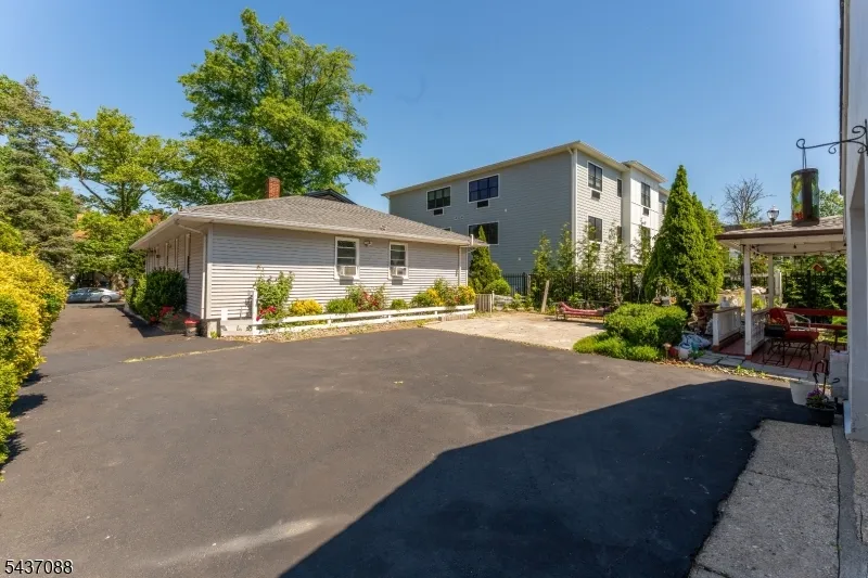 72 Clarendon Pl Hackensack City, NJ 07601
