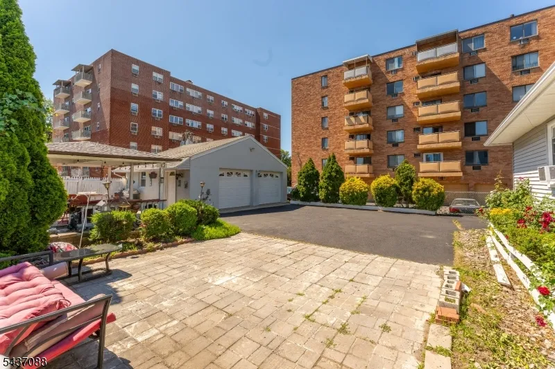 72 Clarendon Pl Hackensack City, NJ 07601