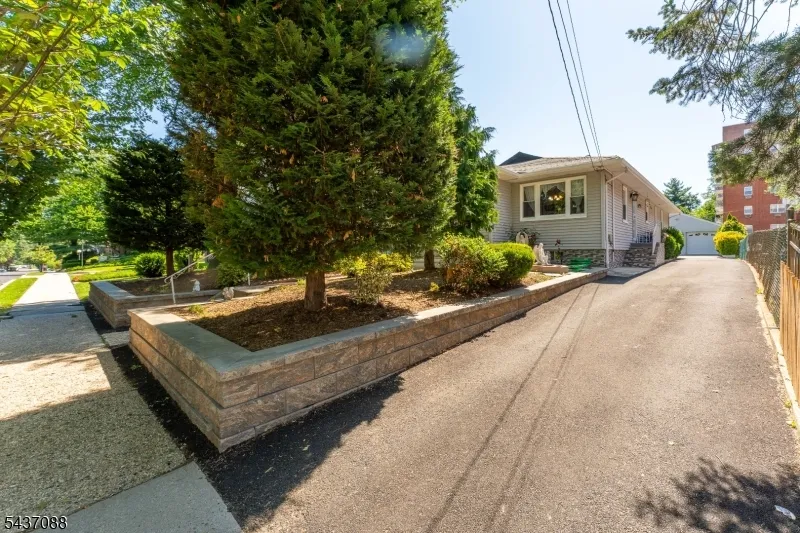 72 Clarendon Pl Hackensack City, NJ 07601